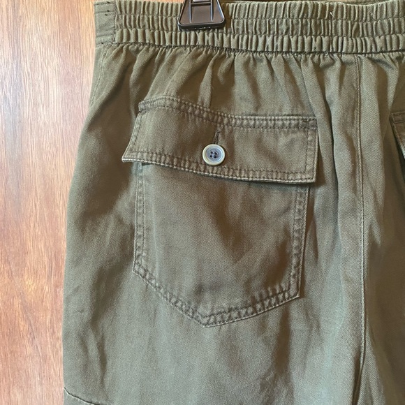 Old Navy cotton shorts casual army green elastic waistband - Picture 3 of 5